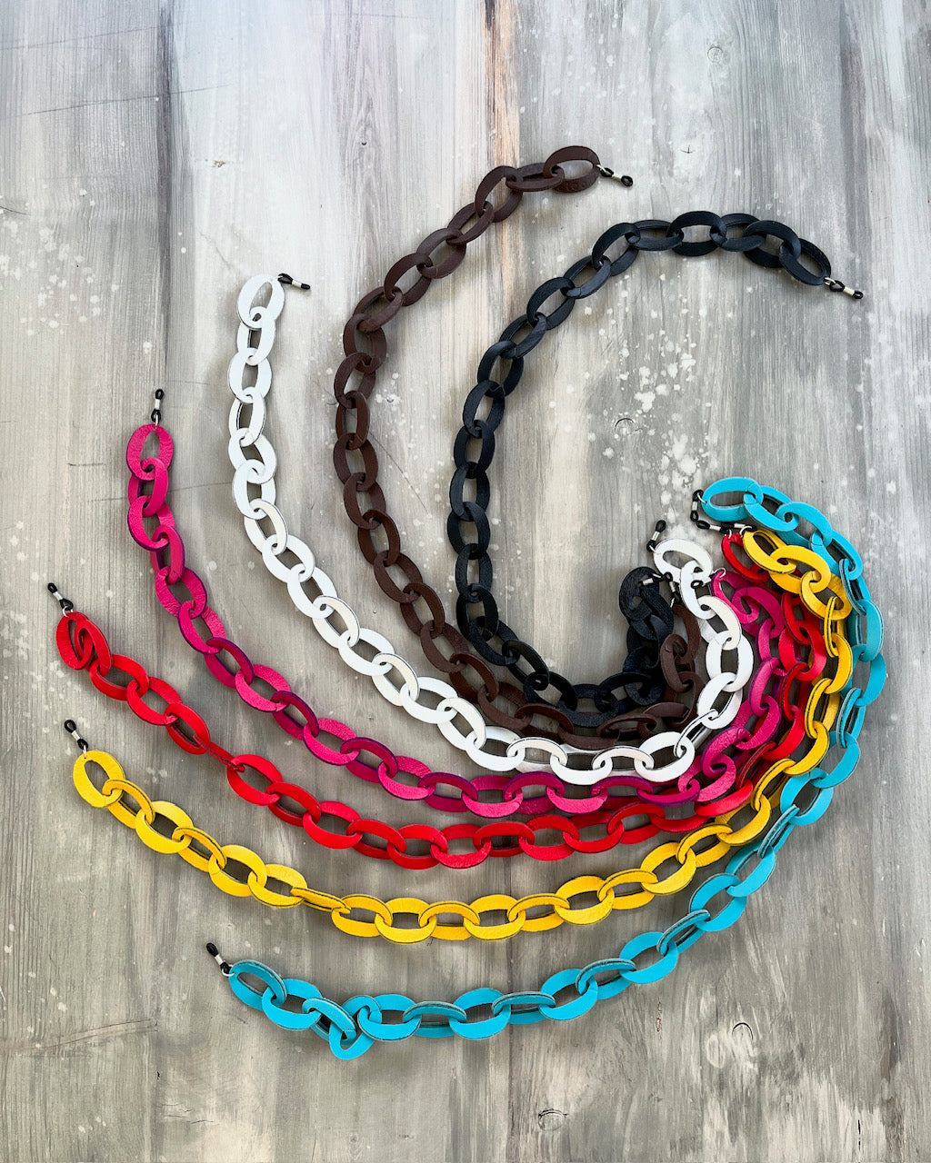 KIRKI glasses leather chain - fuchsia