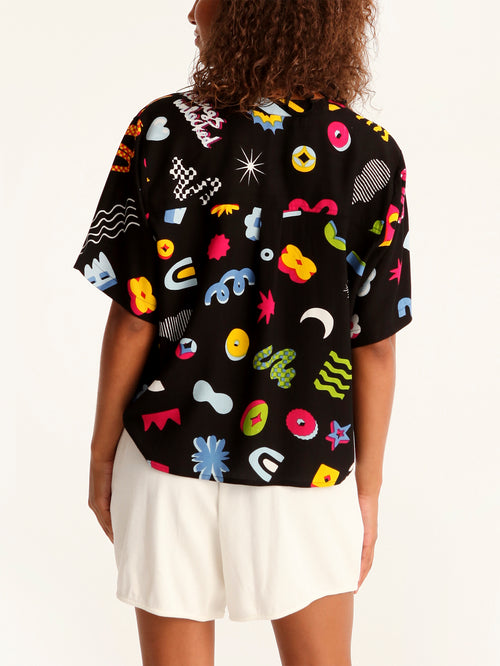 MORE AMOR cropped shirt