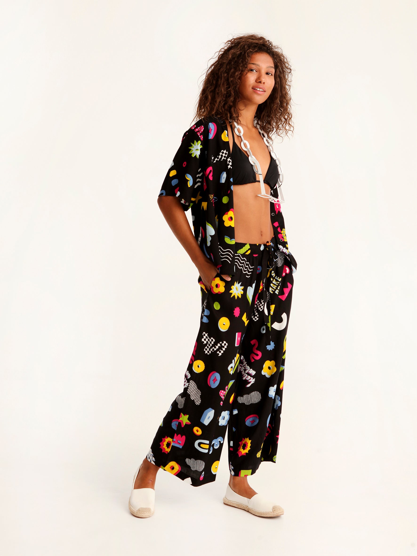 MORE AMOR cropped shirt