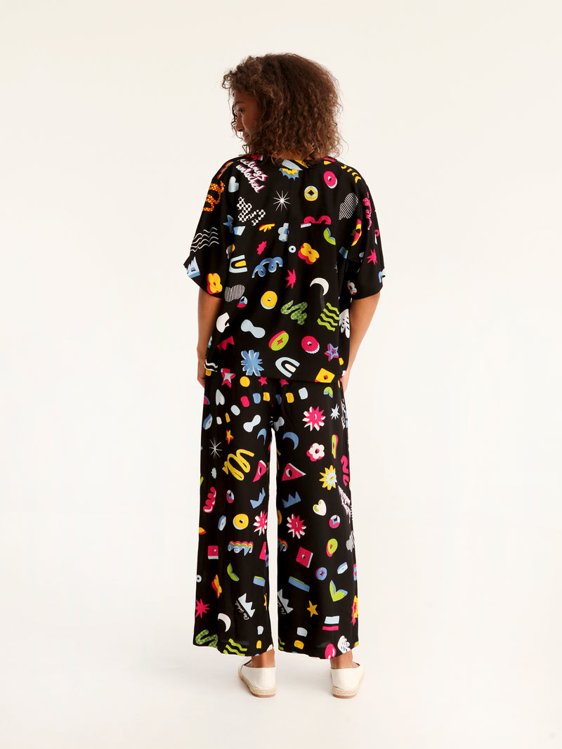 MORE AMOR cropped shirt