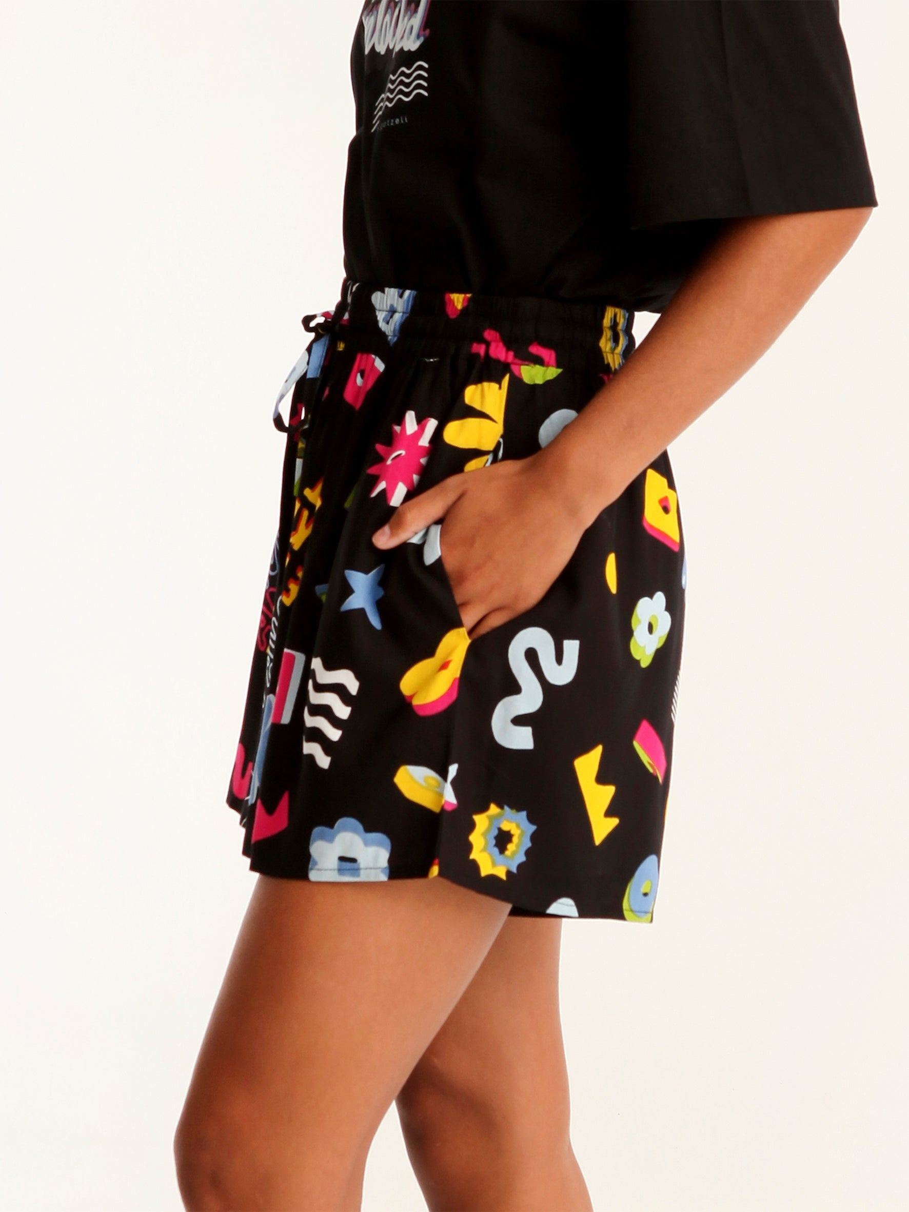 MORE AMOR shorts