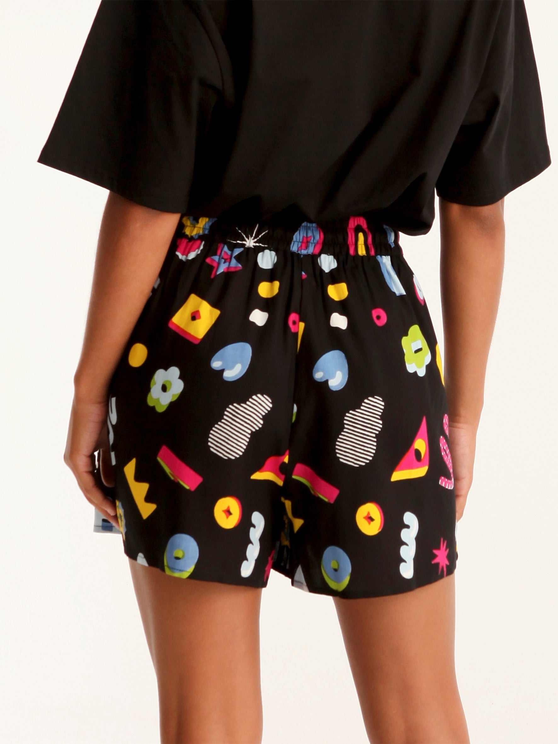 MORE AMOR shorts