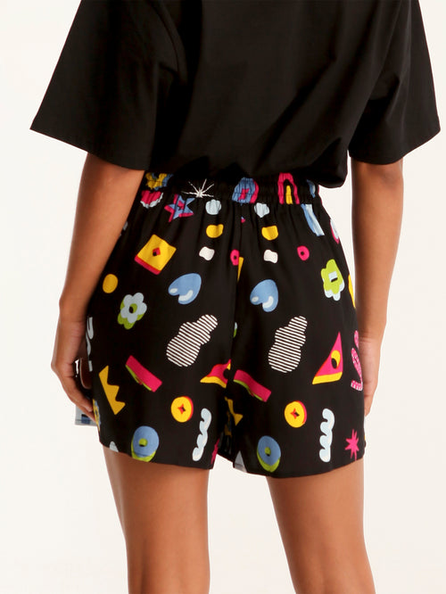 MORE AMOR shorts