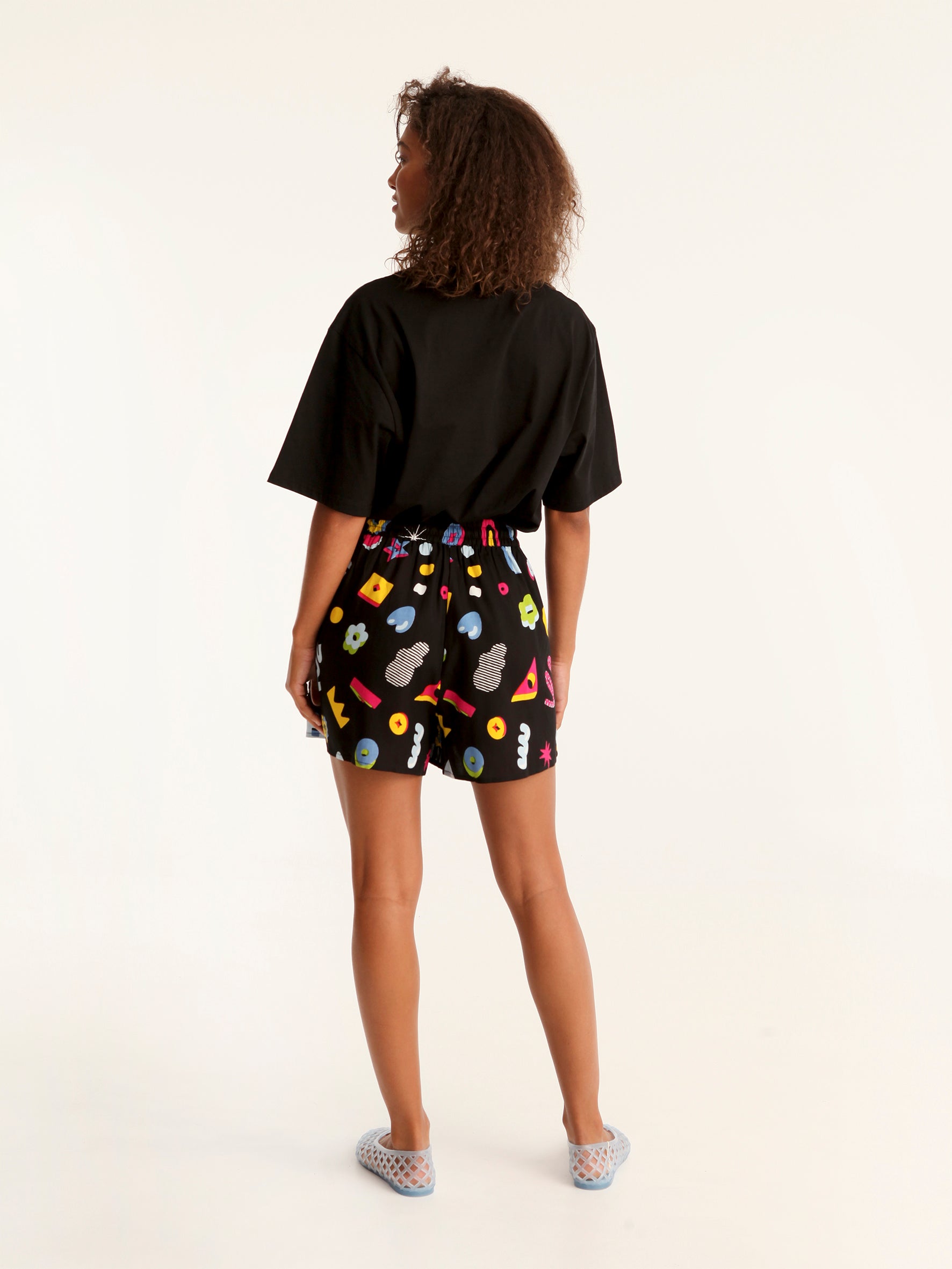 MORE AMOR shorts