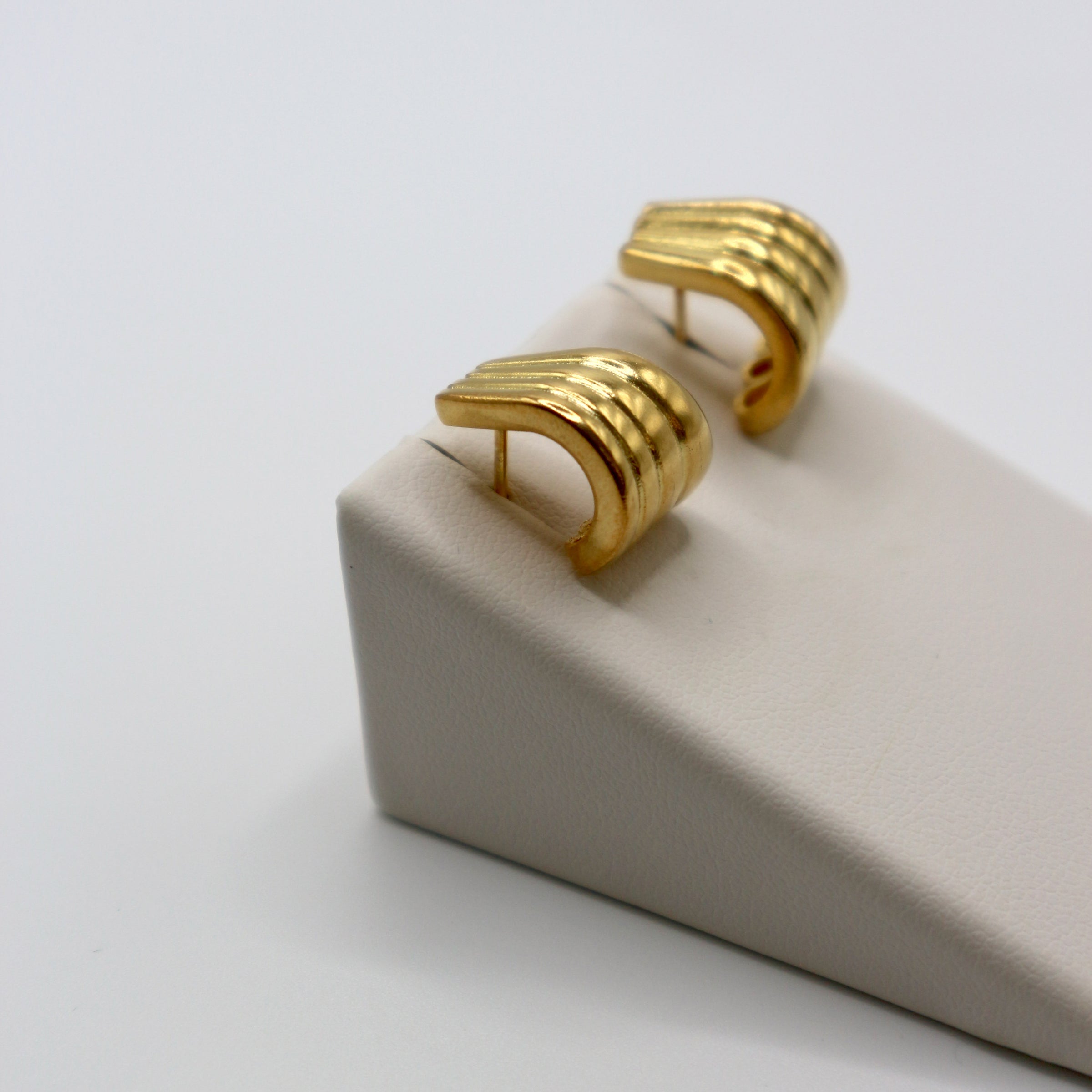 RIB HOOKS earrings - gold plated sterling silver