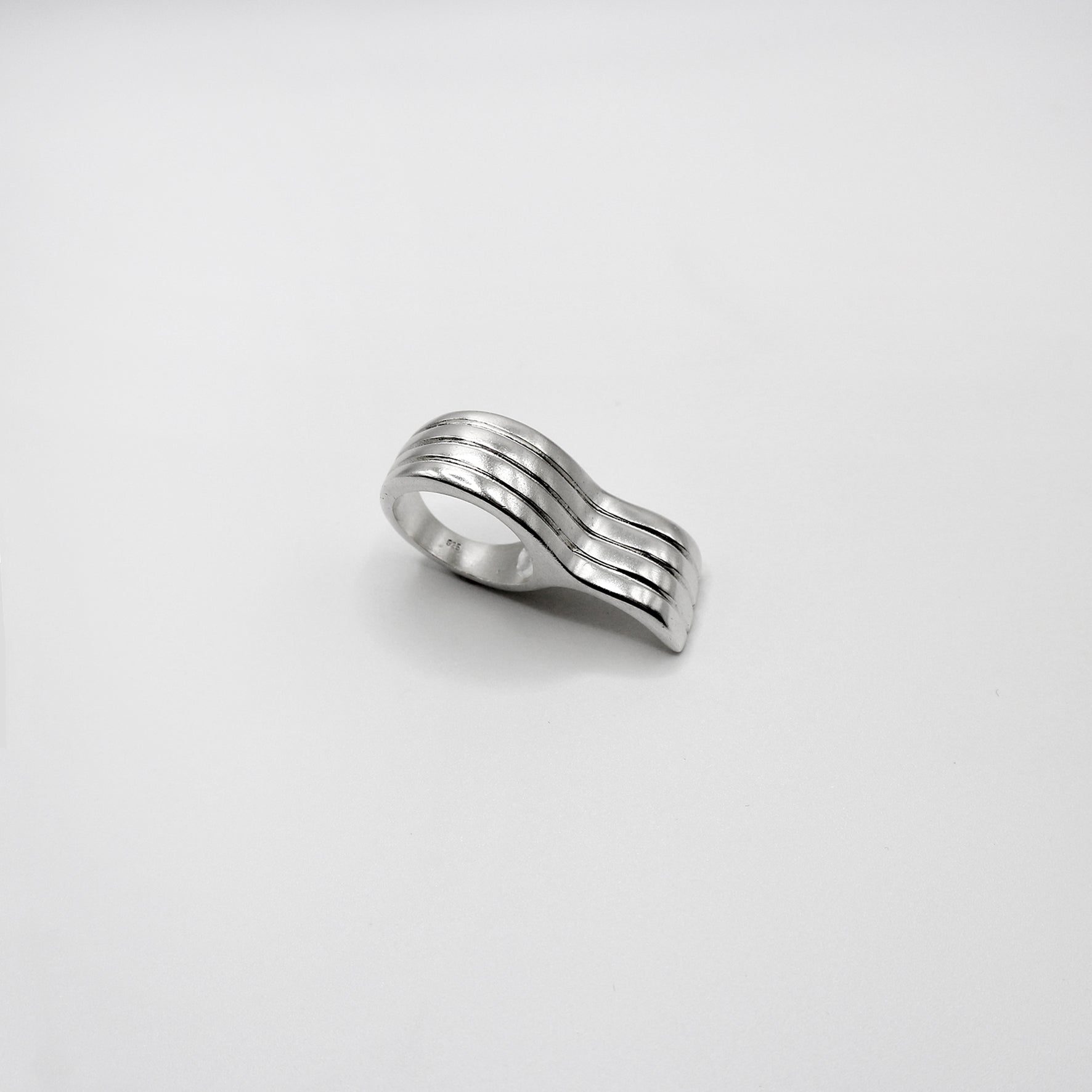 RIB WAVES ring - sterling silver