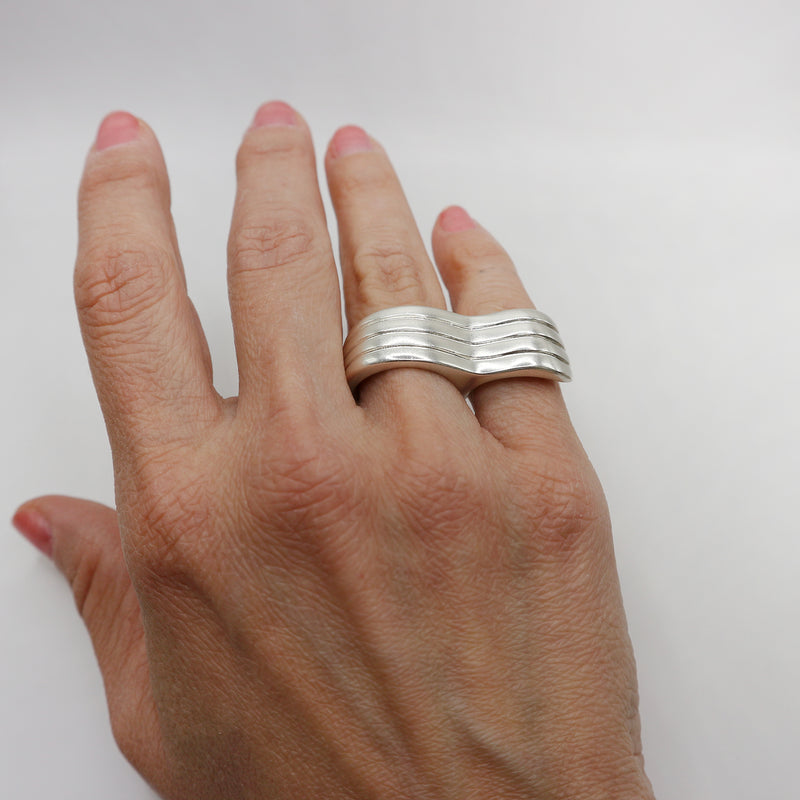 RIB WAVES ring - sterling silver