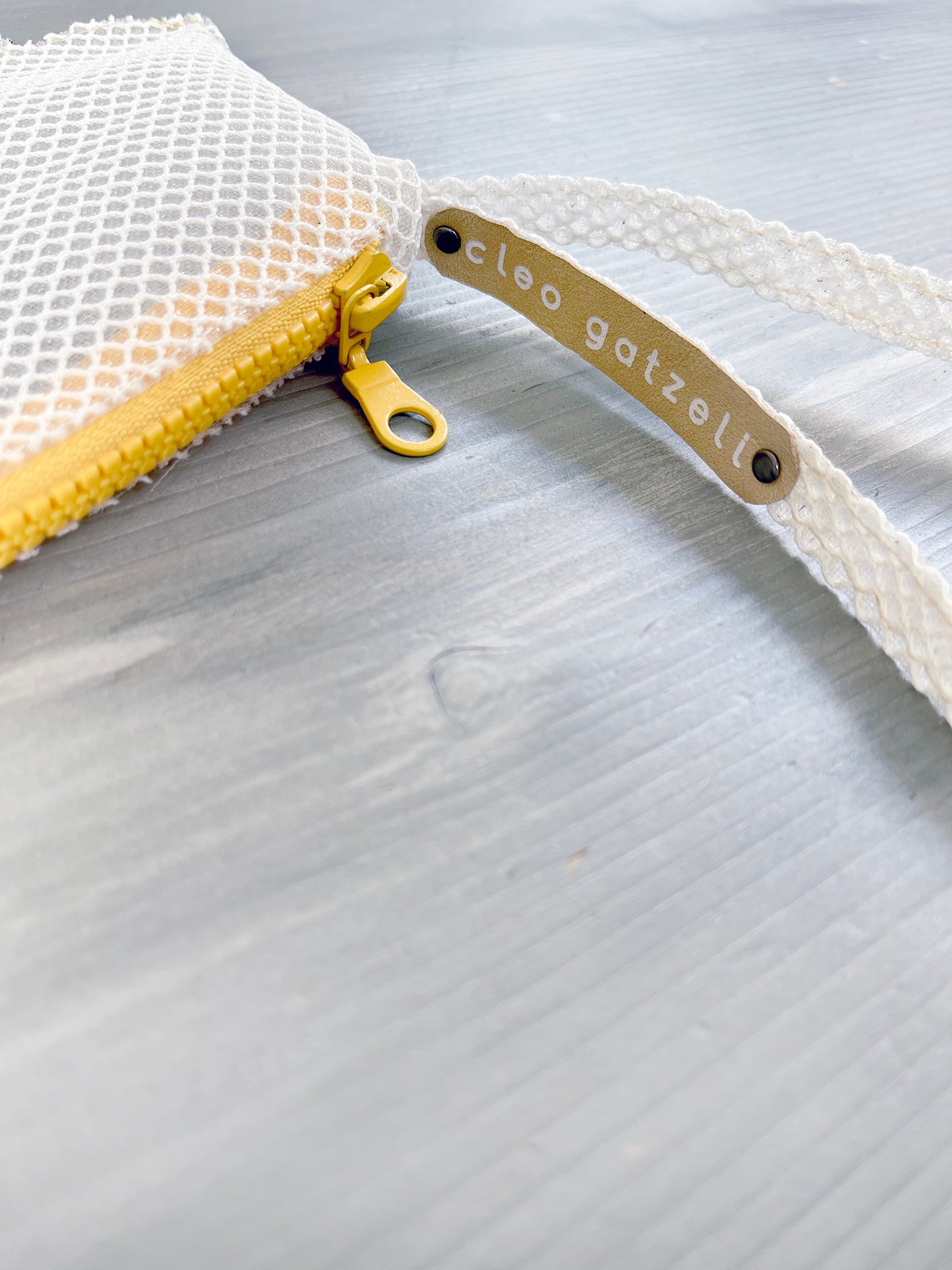 SHELL pouch - file ecru