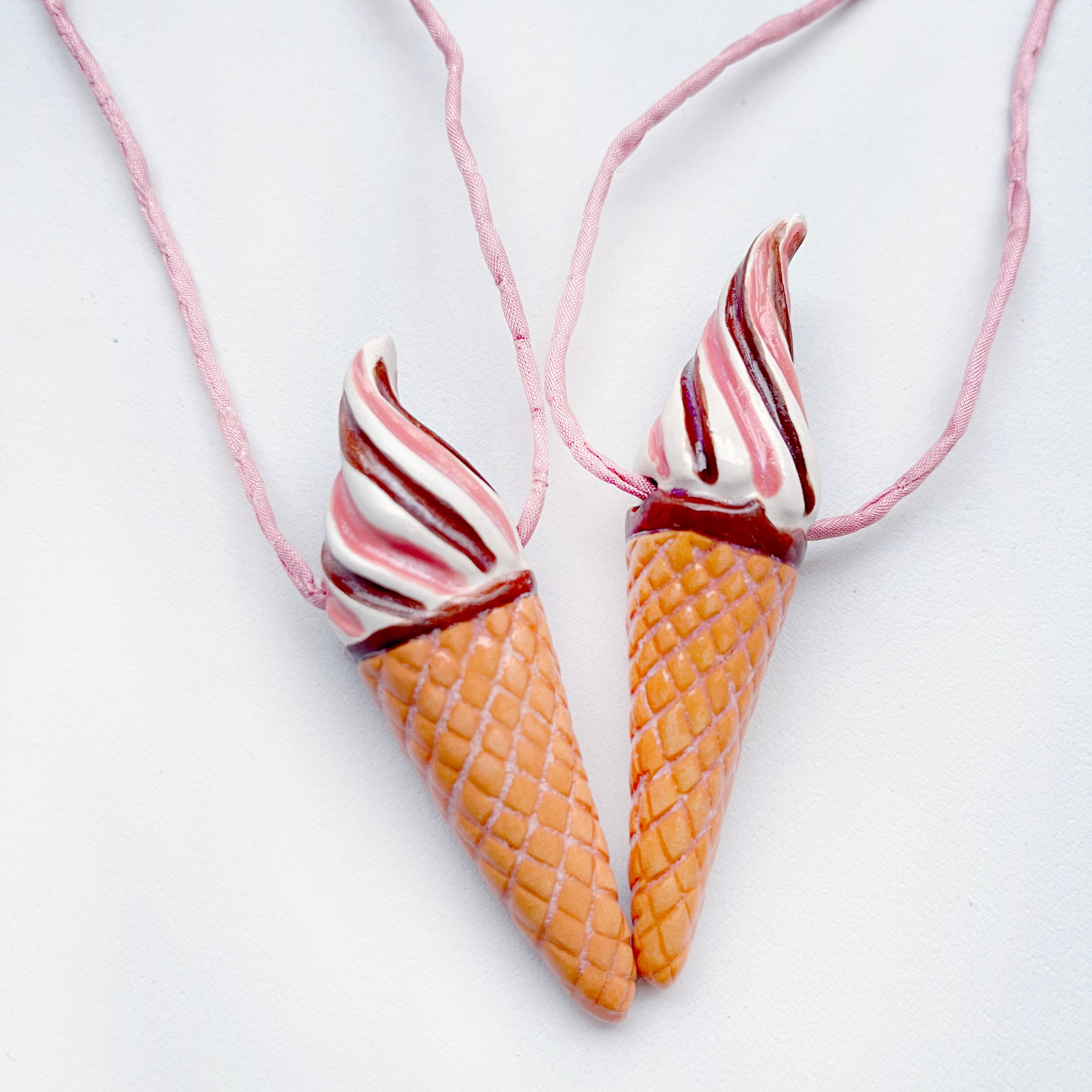 CERAMIC TWIST CONE pendant