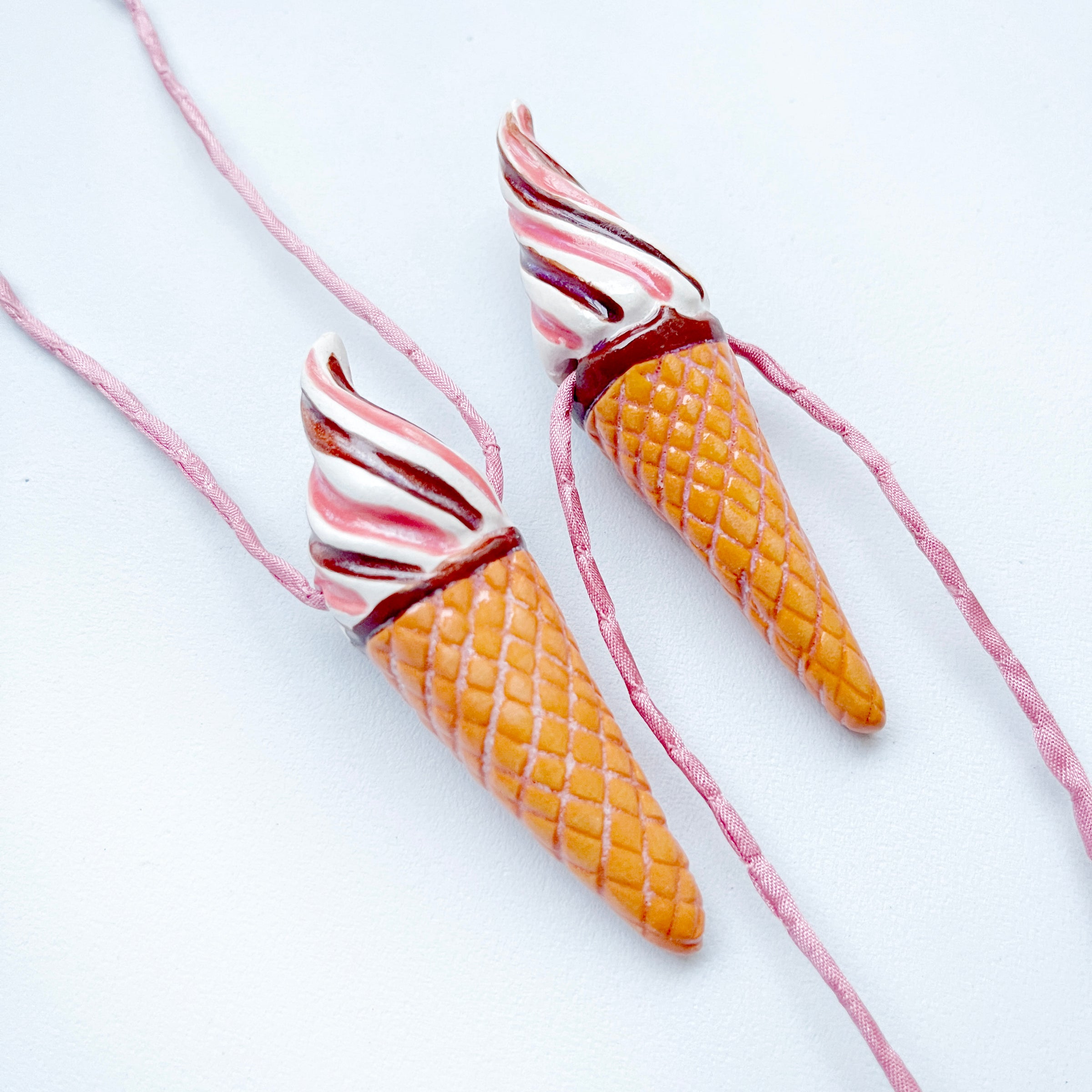 CERAMIC TWIST CONE pendant