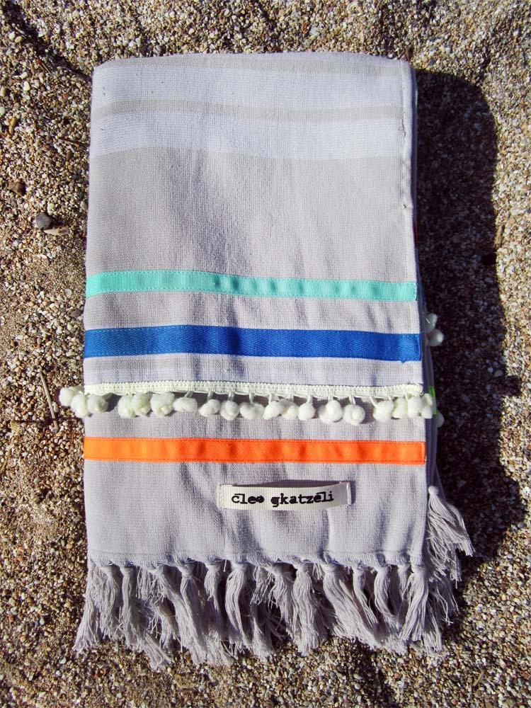 Peshtowel/towel in ice color with three different ribbons and a pom pom band
