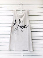 Muscle tee dress in lilac color with a black A LA PLAGE print