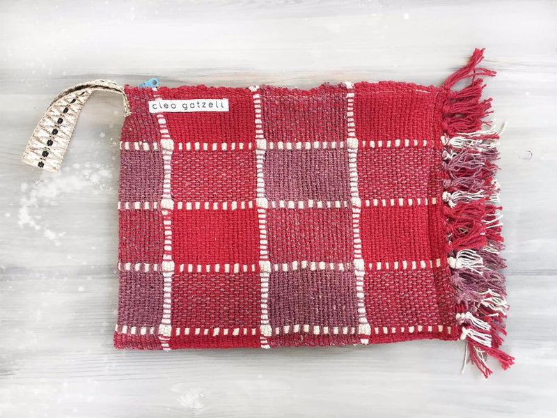 Rug clutch bag in red color and vichy design
