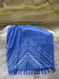 Peshtowel/towel in denim stonewashed color with a grunge plain print in white colour 