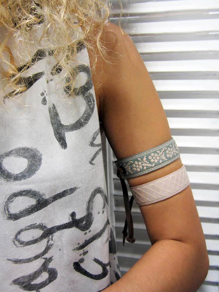 Leather bracelet with a woven ribbon and cage pattern