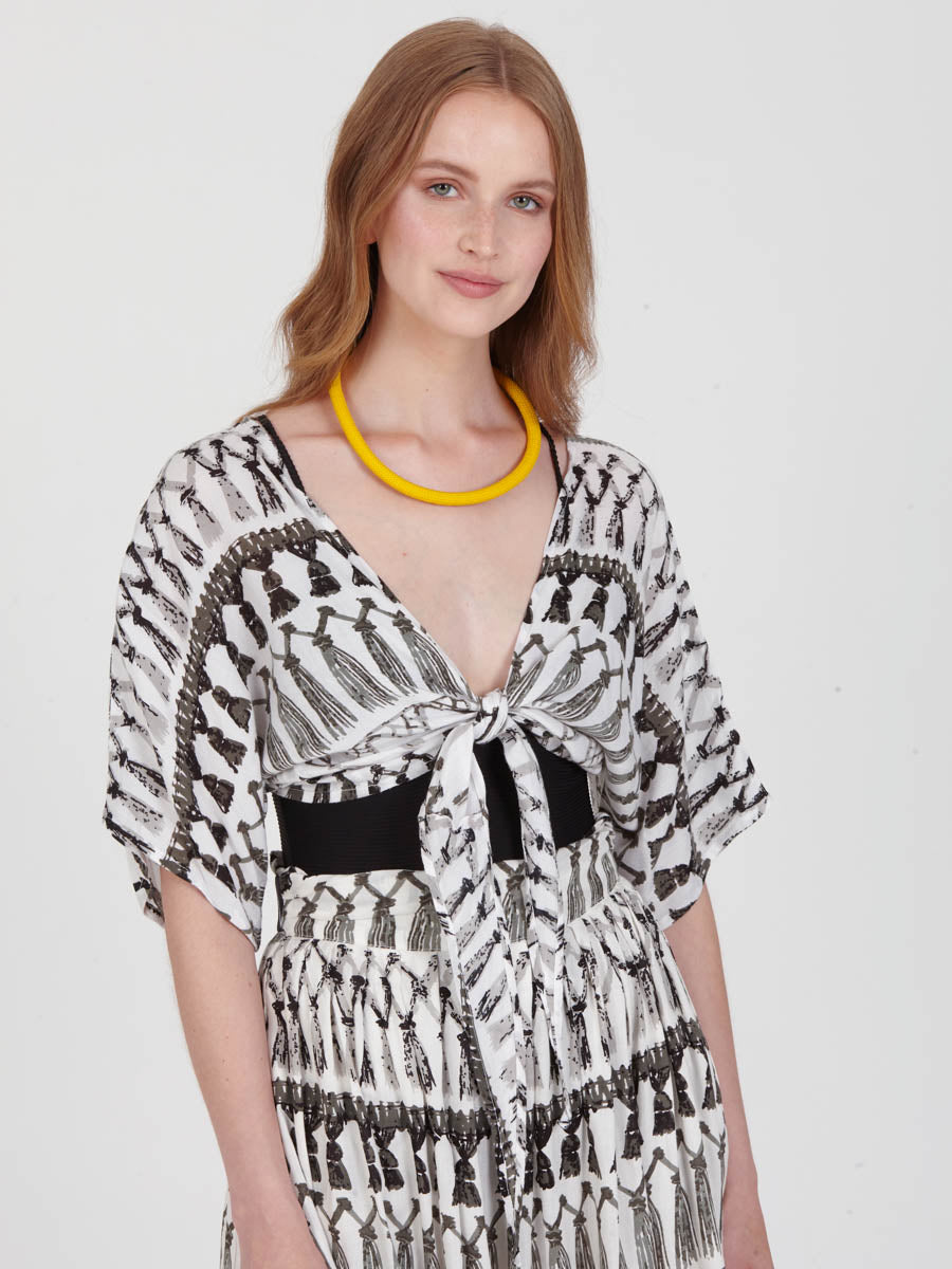 FRINGES WHITE tie front top