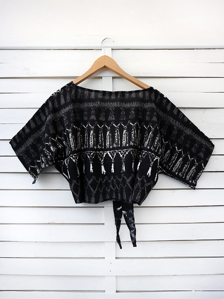 FRINGES BLACK tie front top