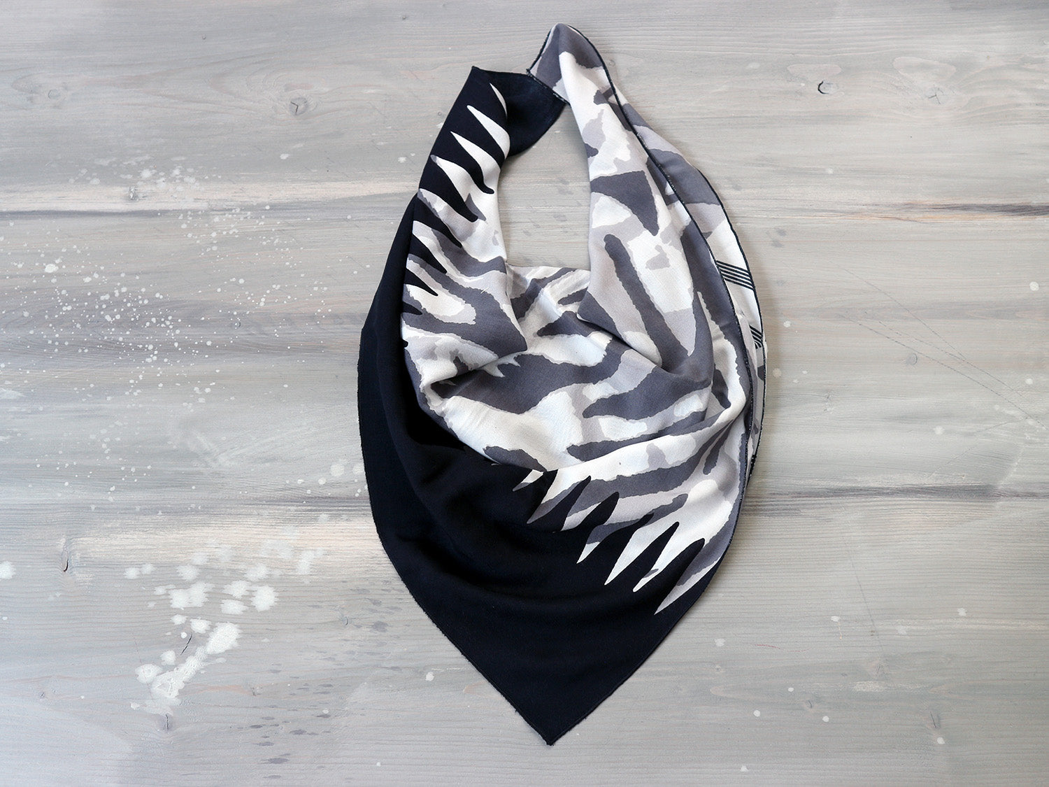 ALL WE NEED IS BEACH foulard